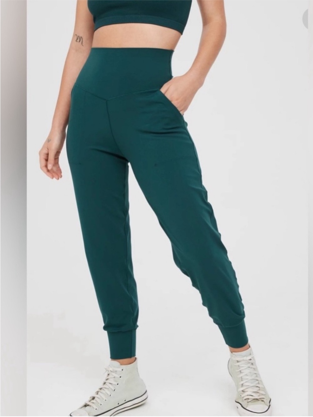 Offline by Aerie Real Me Green Jogger Leggings Medium Workout Comfy Travel Yoga